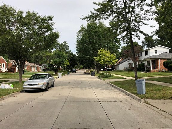 4th image of 24600 Westhampton Ave
