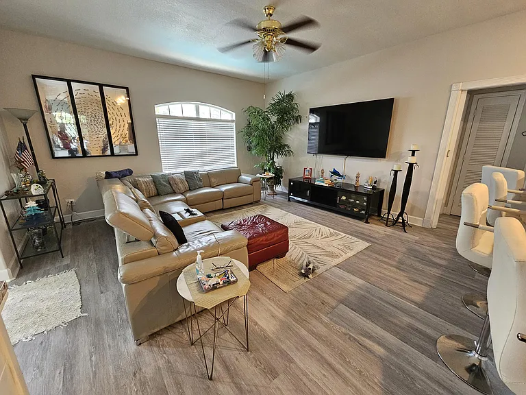 2720 SE Kern Rd — Photo 2