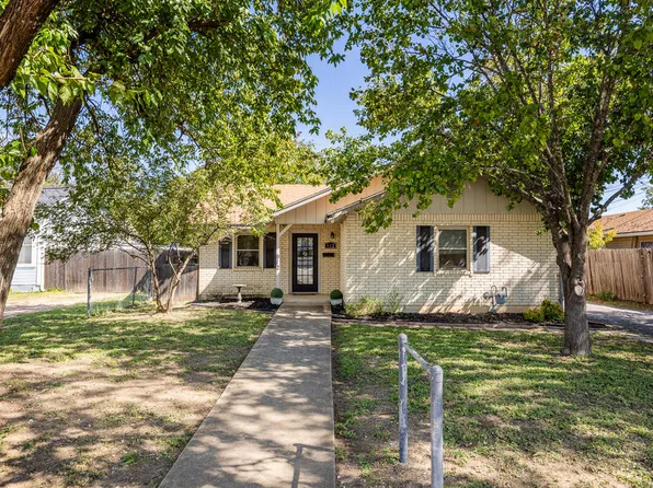 912 N Jefferson St, Kerrville, TX 78028
