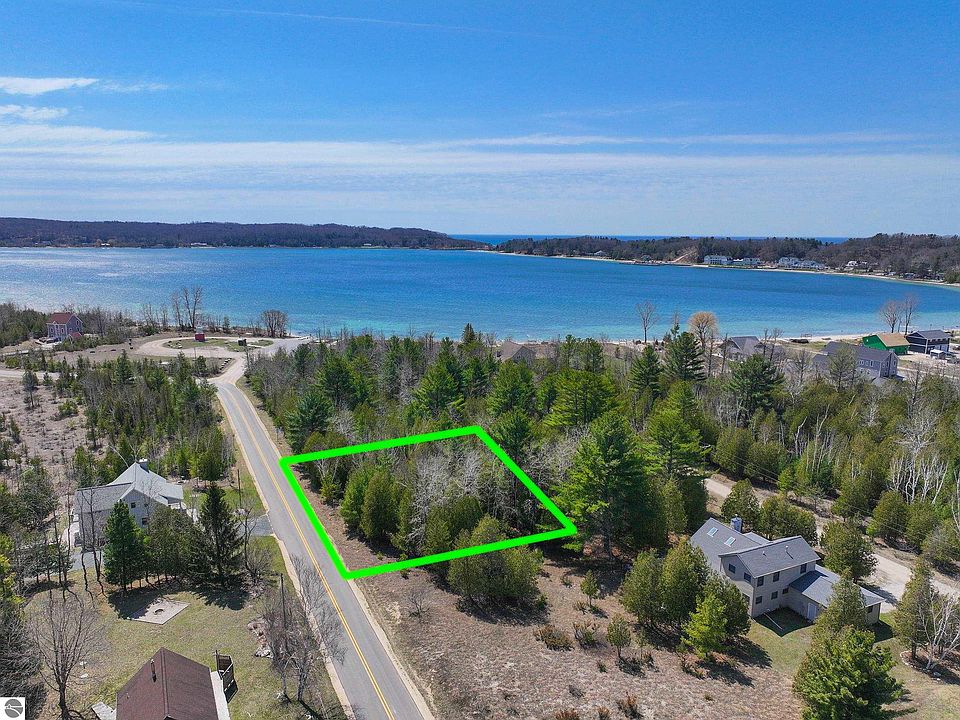 1st image of Lake Park Dr