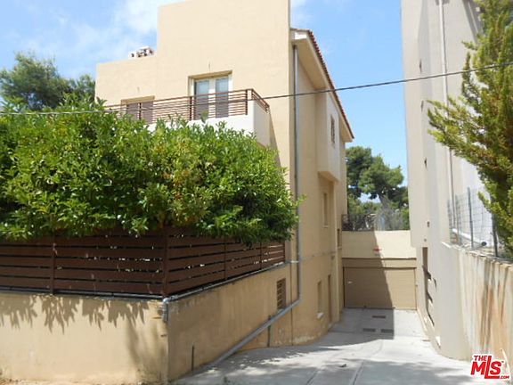 3rd image of 22 Agiou Antoniou Varibopi Athens Greece
