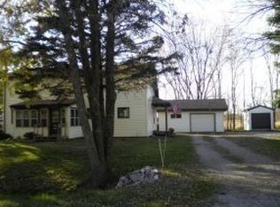 1941 N Olde Casaloma Dr, Appleton, WI 54913