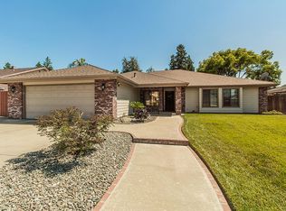 1025 E Cambridge Ave, Visalia, CA 93292