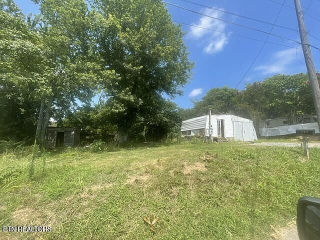 2nd image of 1403 2nd St NE