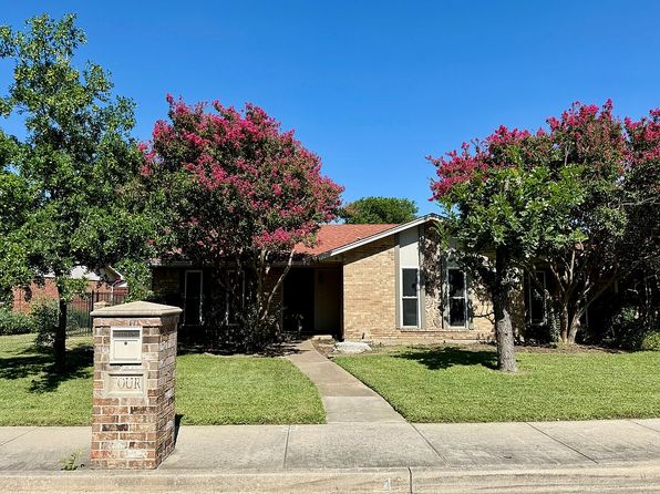 4 Robins Nest Dr