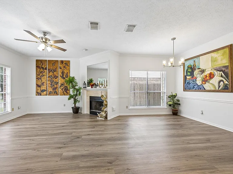 4627 Plymouth Way — Photo 5