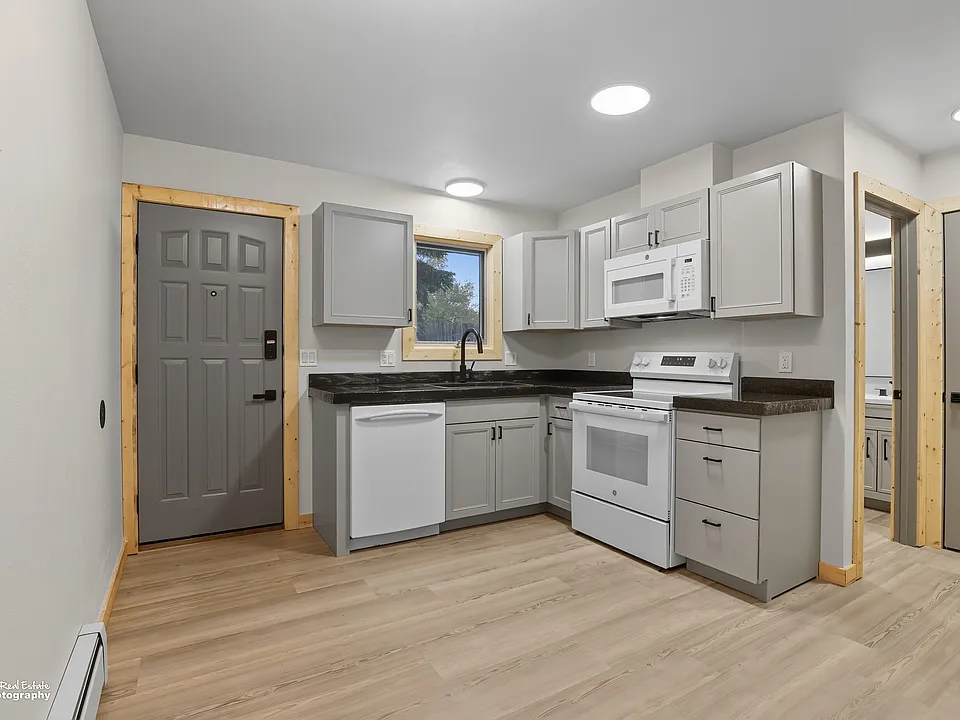 208 W 13th Ave #3