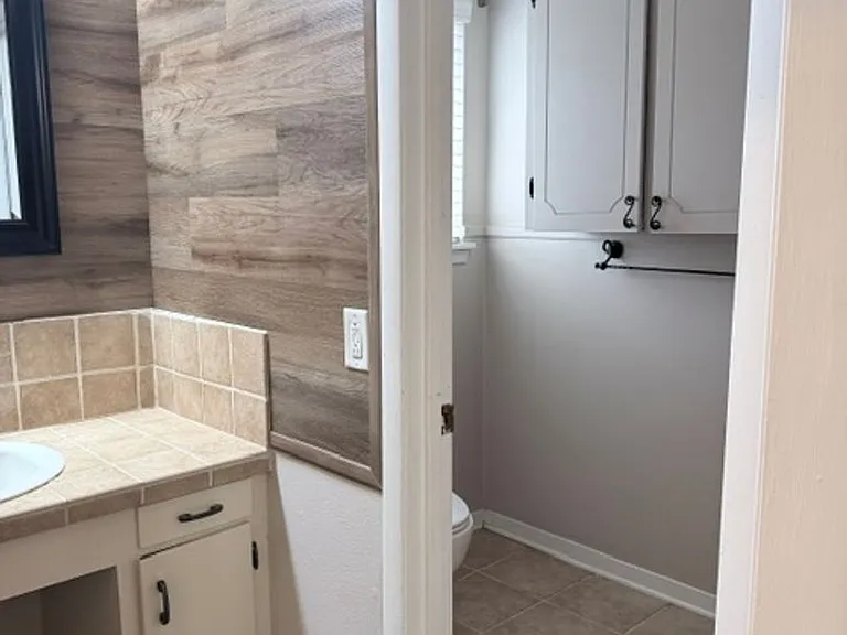 2728 Encino Ave — Photo 3