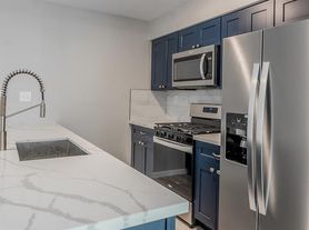 915 Sirocco Dr, Austin, TX