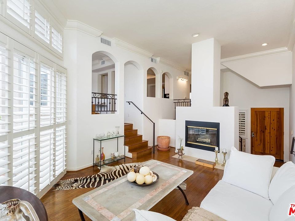 1st image of 2038 S Barrington Ave APT B