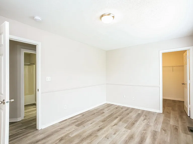 9761 Trail Dr — Photo 12