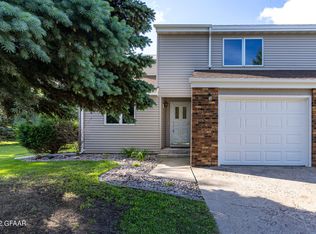 5 Vail Cir, Grand Forks, ND 58201