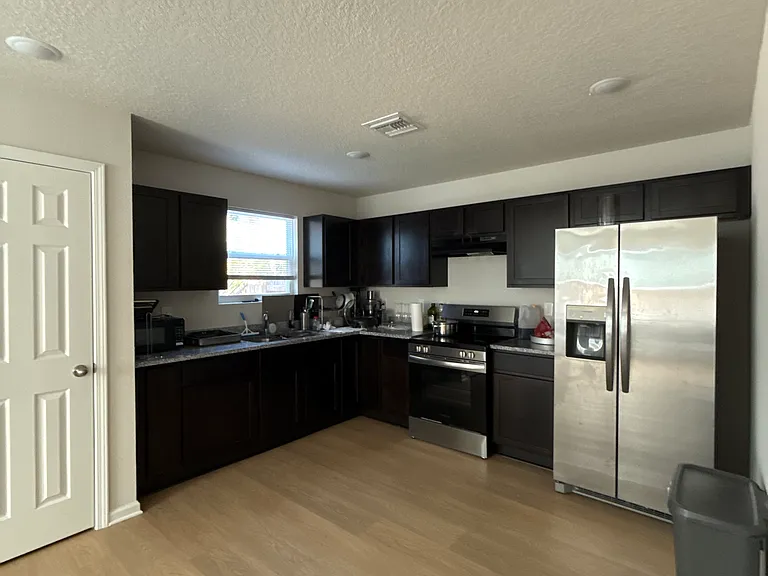 598 Florence St — Photo 11