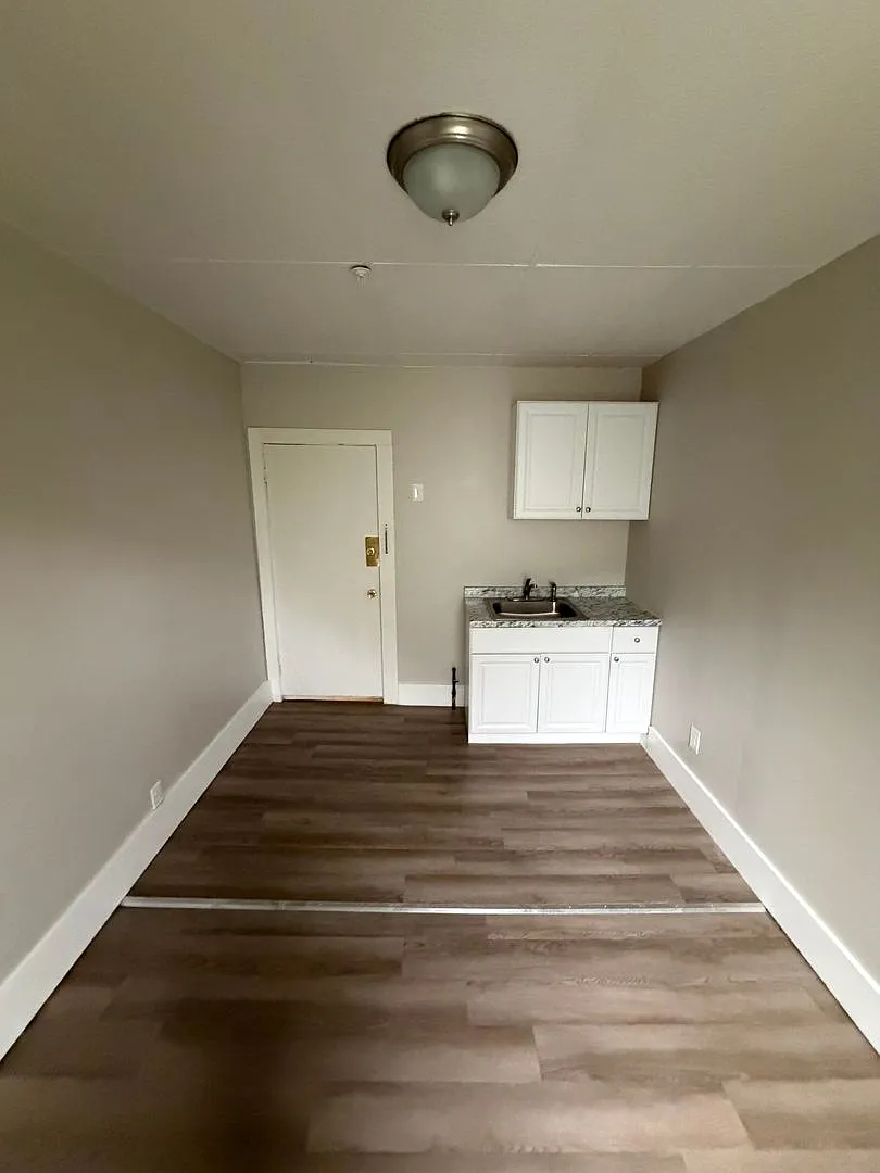 Studio Apartment for Rent Utilities Included! — Photo 2