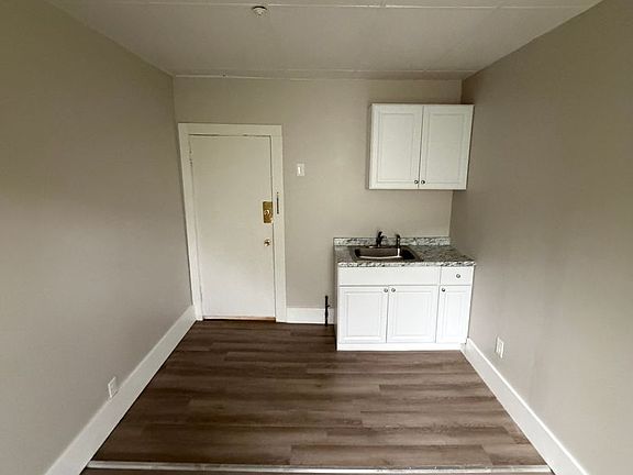 2nd image of 426 Fletcher St