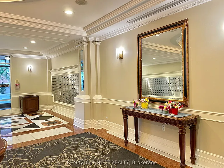 889 Bay St #304 — Photo 5