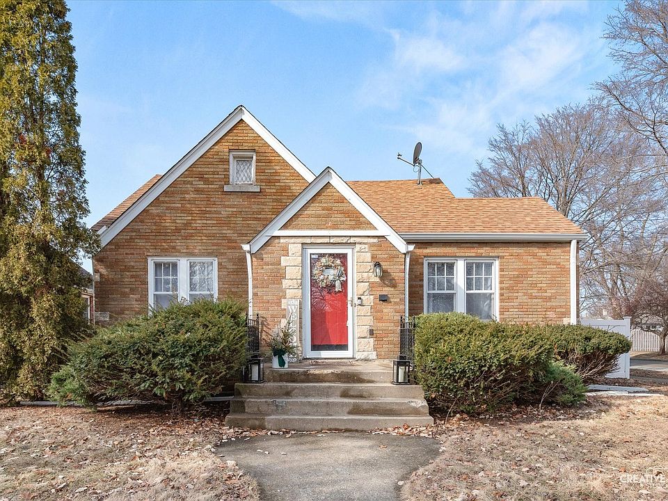 1st image of 121 N Reed St