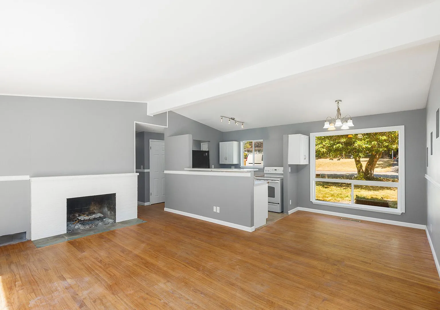 3 Bedroom Rambler with Ideal Commuting Location in Lynnwood — Photo 4