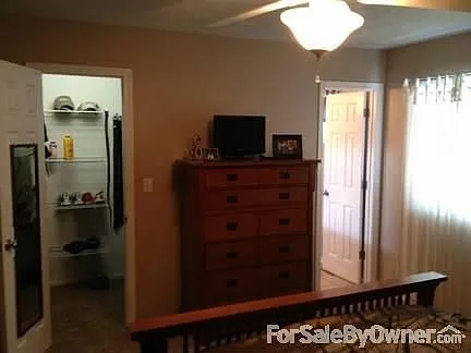 Master bedroom
						:
						Full bathroom, Walk in closet.