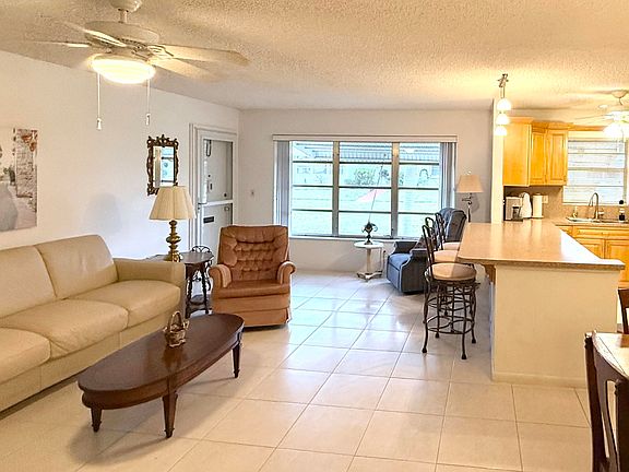 4th image of 200 Pine Point Drive #B