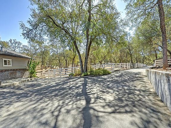 4th image of 4020 Saddlehorn Ct