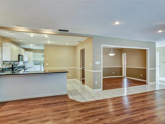 5th image of 16533 Forestlake Dr