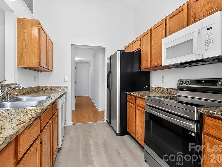 3411 Pondridge Ct — Photo 15