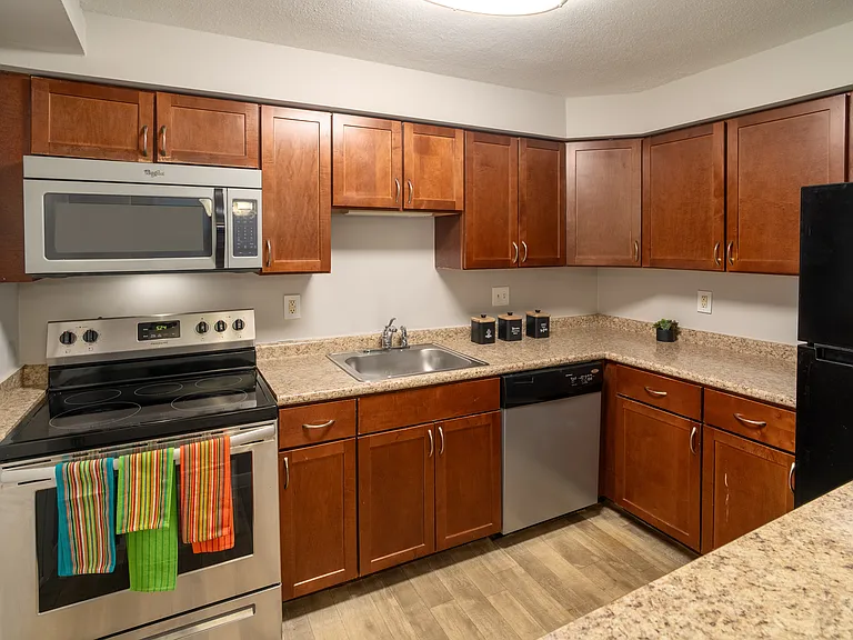Highland House Apartments — Photo 7