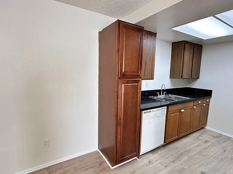 6540A — Photo 2