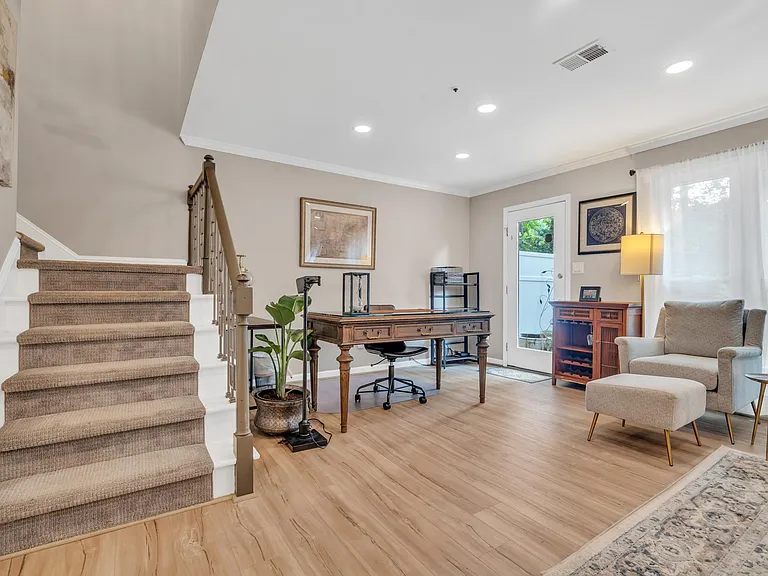 586 Saint James Walk SE — Photo 12