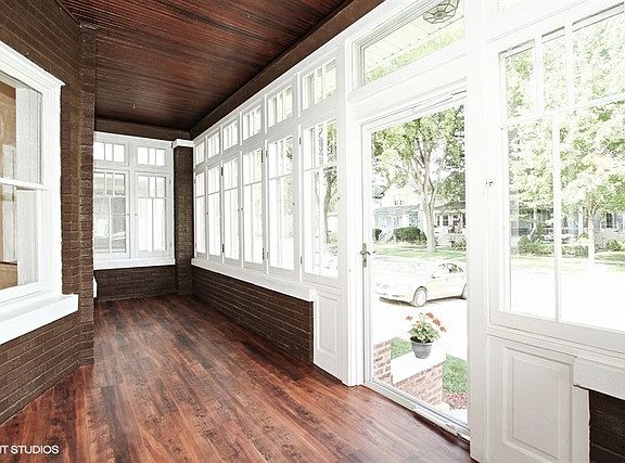 3rd image of 636 S Lombard Ave