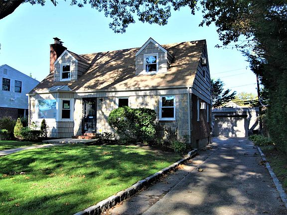 2nd image of 15 Birchwood Dr W