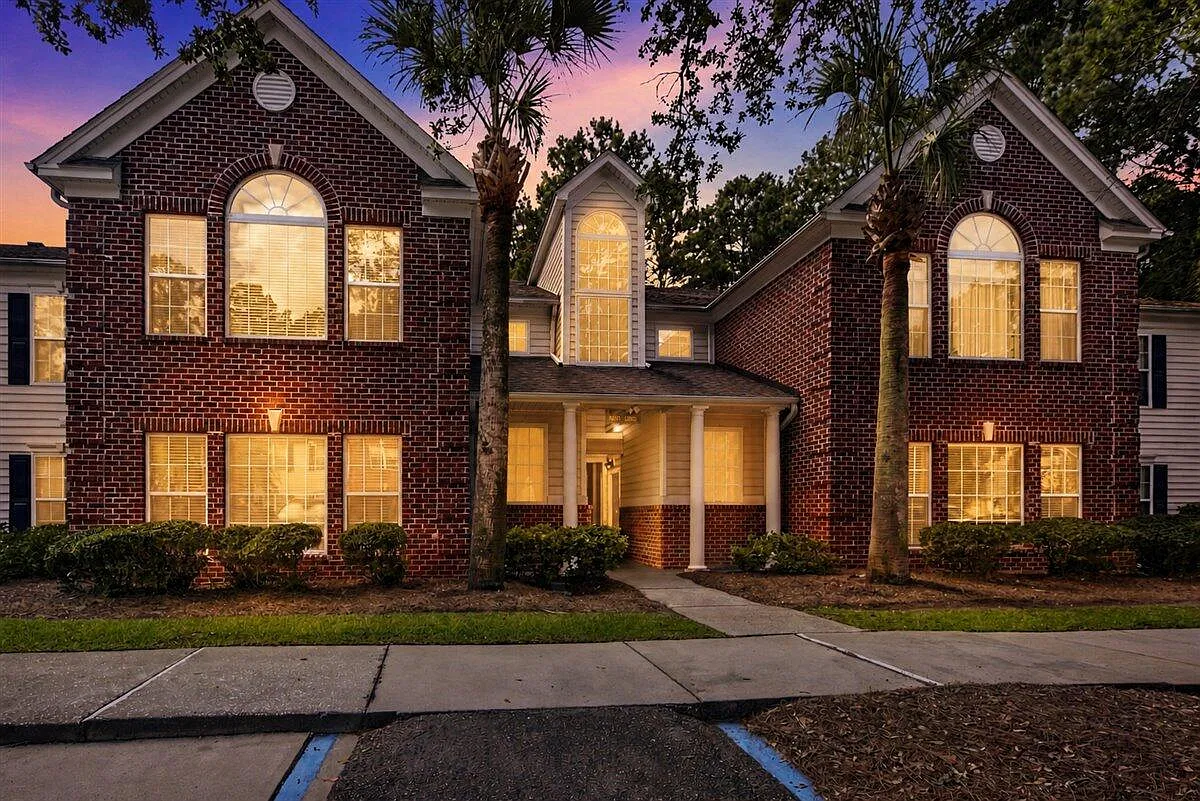 3 bed, 2.0 bath, 1494 sqft, $2,950 — Photo 1