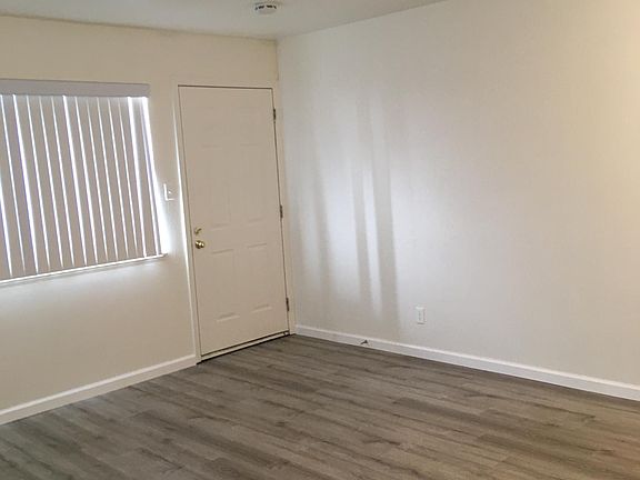 4th image of 91 Hillcrest Dr #4