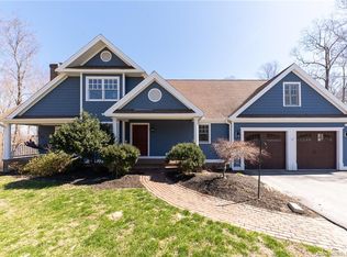 102 Stagecoach Rd, Woodbury, CT 06798