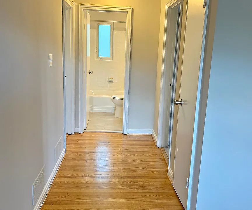 Hallway to bedrooms/bathroom from living room