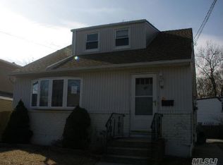 1508 Meadowbrook Rd, Merrick, NY 11566