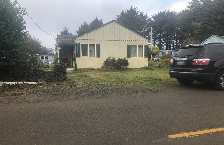 2nd image of 1072 SW Seabrook Ln