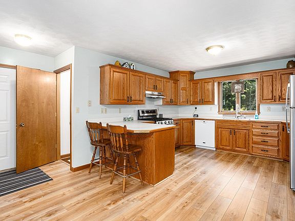 5th image of 216 Cindy Ct