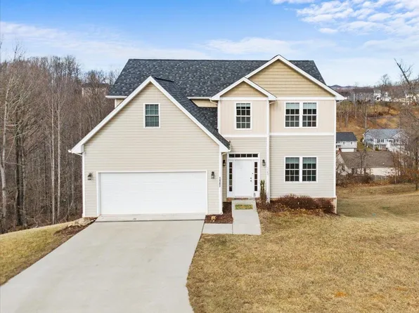 1140 Crosscreek Dr, Christiansburg, VA 24073