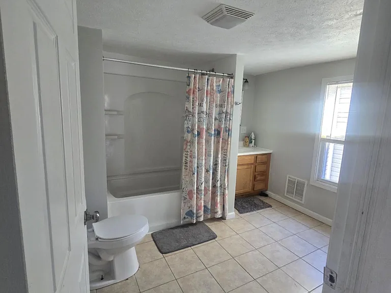 406 6th St — Photo 9