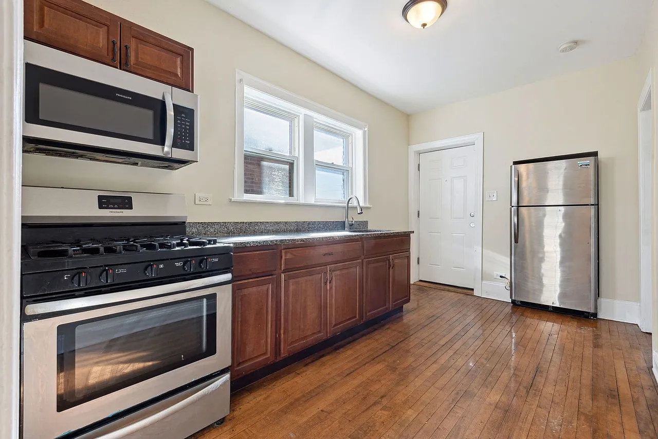 3 bed, 1400 sqft, $1,650 — Photo 4