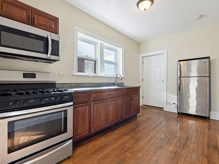 7746 S East End Ave #1 — Photo 4
