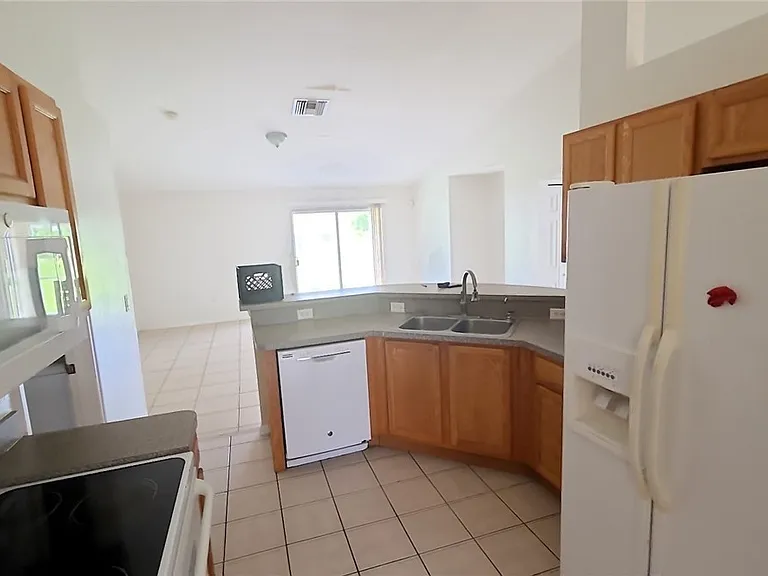 832 Palomino St E — Photo 5