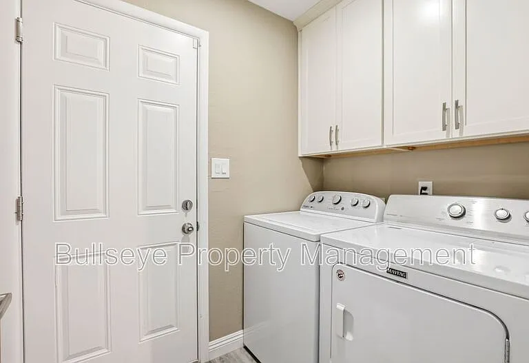 4607 N 82nd St — Photo 14