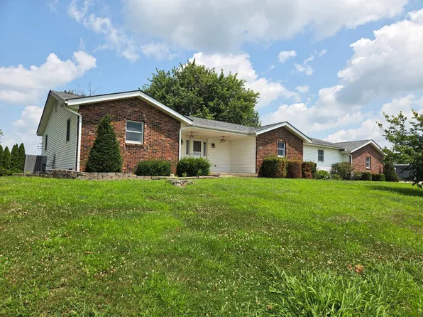 1407 Pratt St, Barry, IL 62312
