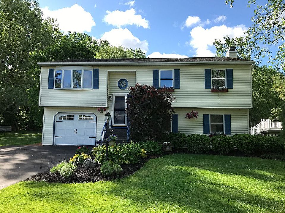 1st image of 16 Chesterwood Ct