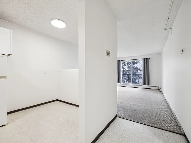 510 58th Ave SW #302 — Photo 1