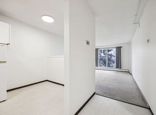 510 58th Ave SW #302, Calgary, AB T2V0H6