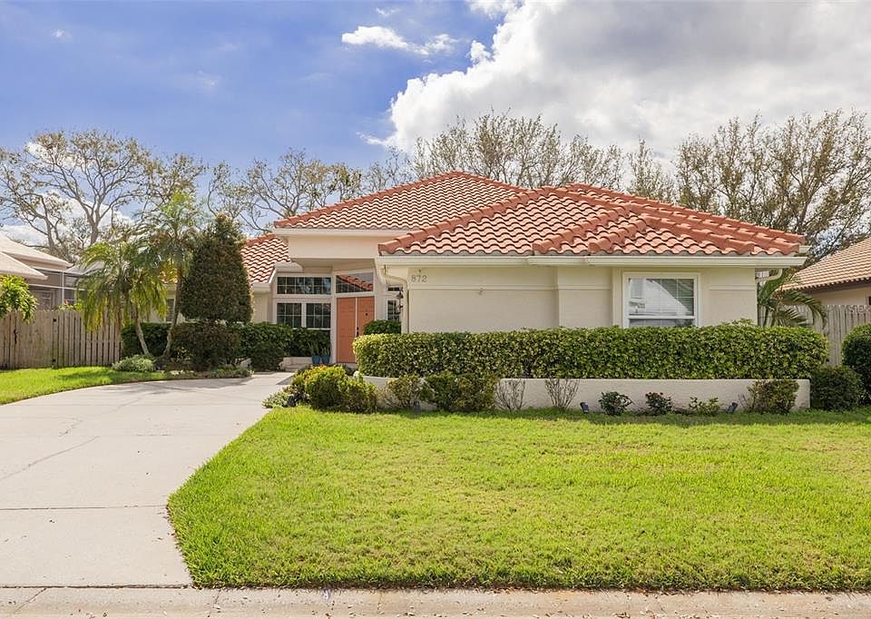 1st image of 872 LIVE OAK TERRACE NE
